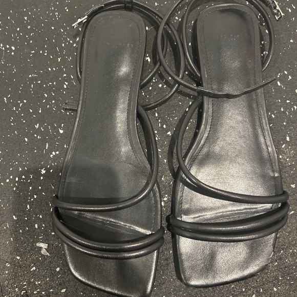 Marc Fisher Mariella Ankle Strap Flat Sandals - Picture 1 of 3